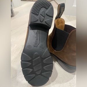 Blundstone Heeled Boots - Women’s Rustic Brown size 8